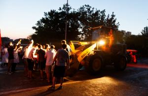 高遠人，與新鄉(xiāng)一起“扛”